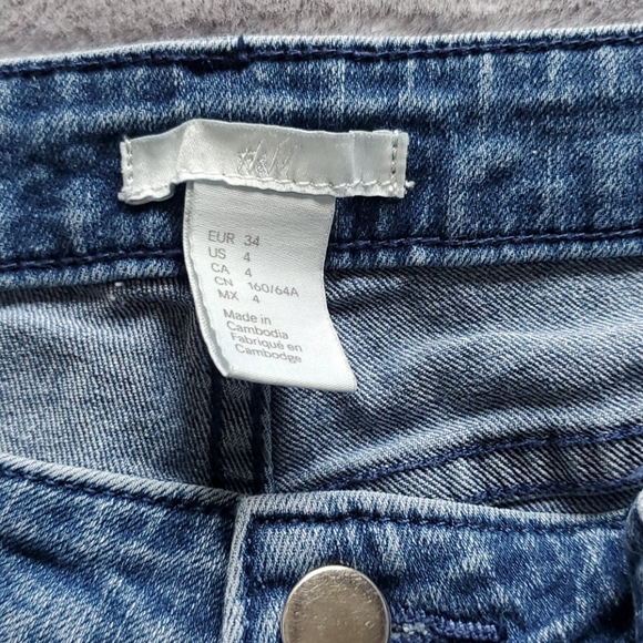 (A) H&M denim shorts size 4. - Picture 3 of 4